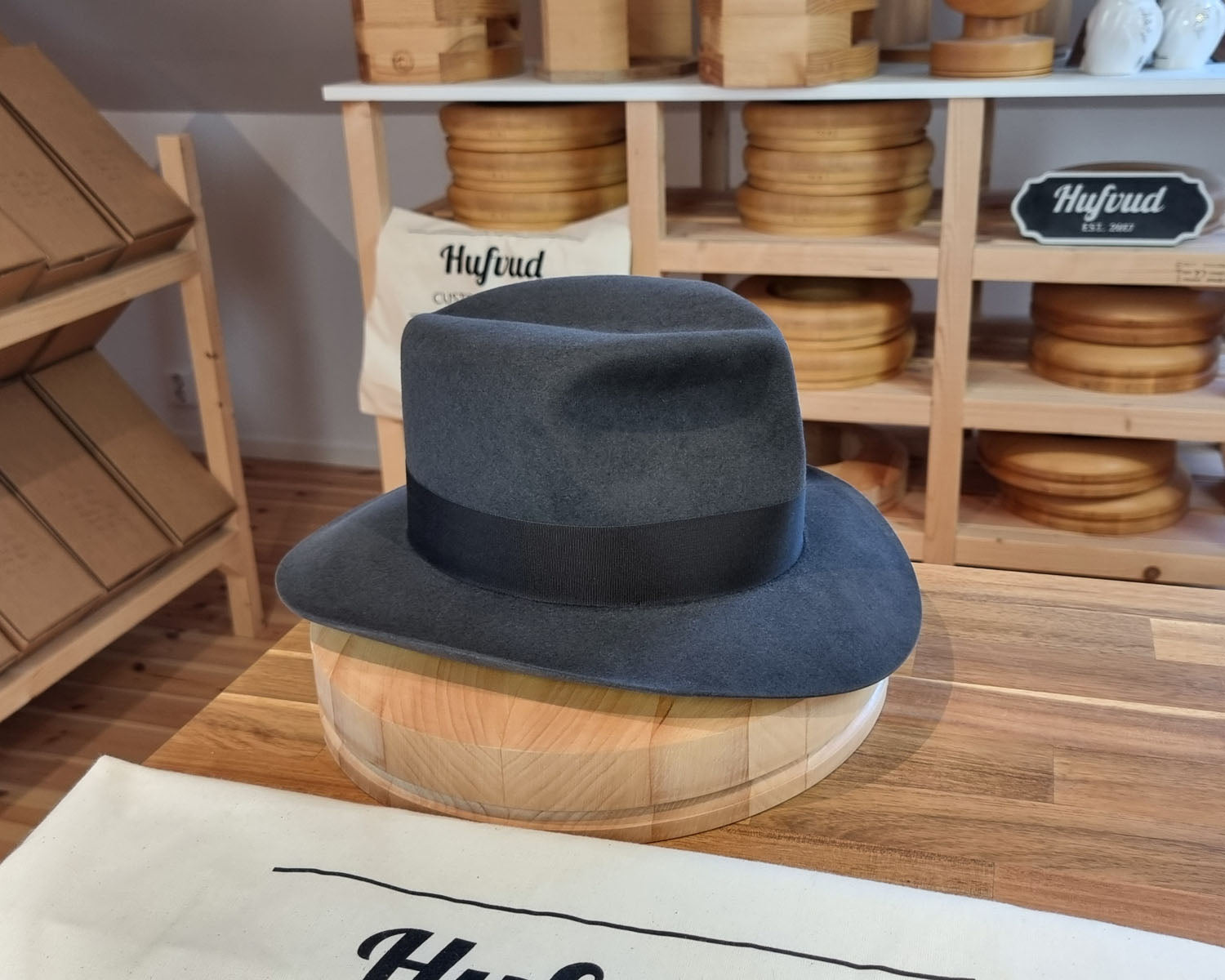 LEIFUR Adventure FEDORA | BEAVER TWENTY | CHARCOAL COLOR | WESTERN WEIGHT | SIZE 61, US 7 5/8 - Hufvud