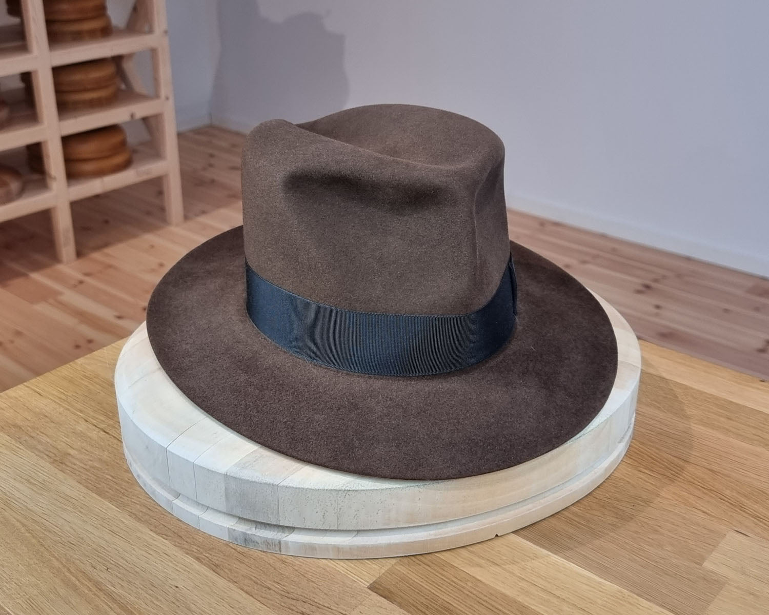 LEIFUR Lucky FEDORA | 50X BEAVER BLEND | SABLE BROWN | SIZE 58, US 7 1/4