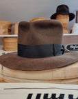 LEIFUR Lucky FEDORA | BEAVER HUNDRED | SABLE BROWN COLOR | SIZE 57, US 7 1/8 - Hufvud