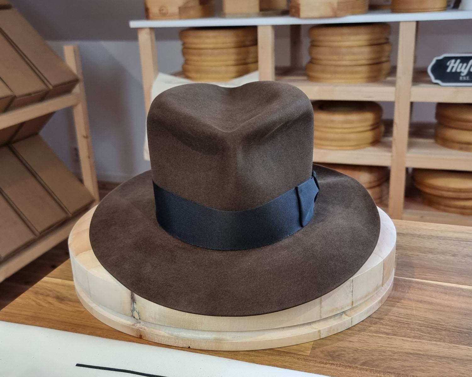 LEIFUR Lucky FEDORA | BEAVER HUNDRED | SABLE BROWN COLOR | SIZE 57, US 7 1/8 - Hufvud