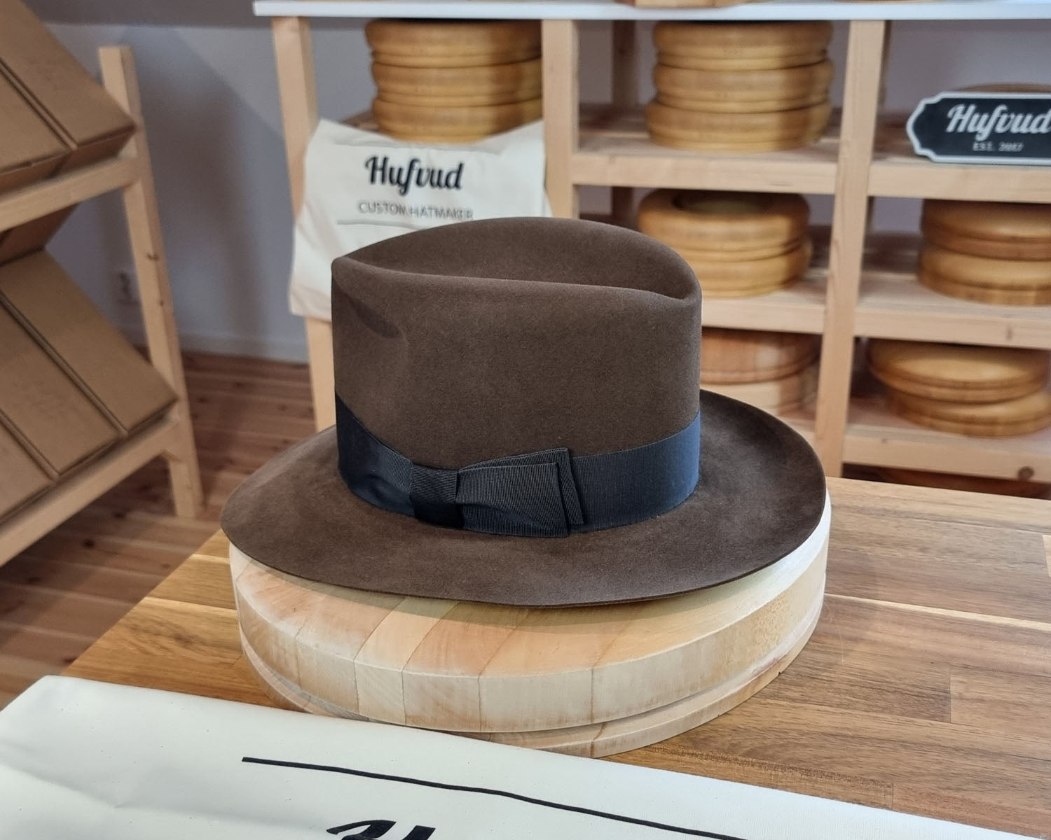 LEIFUR Lucky FEDORA | BEAVER HUNDRED | SABLE BROWN COLOR | SIZE 57, US 7 1/8 - Hufvud