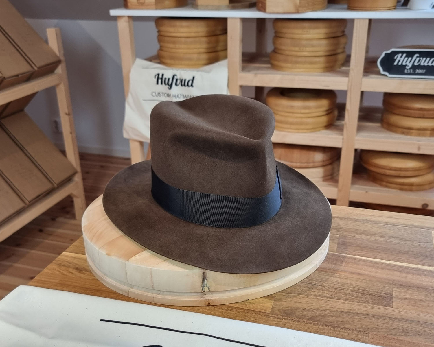 LEIFUR Lucky FEDORA | BEAVER HUNDRED | SABLE BROWN COLOR | SIZE 57, US 7 1/8 - Hufvud
