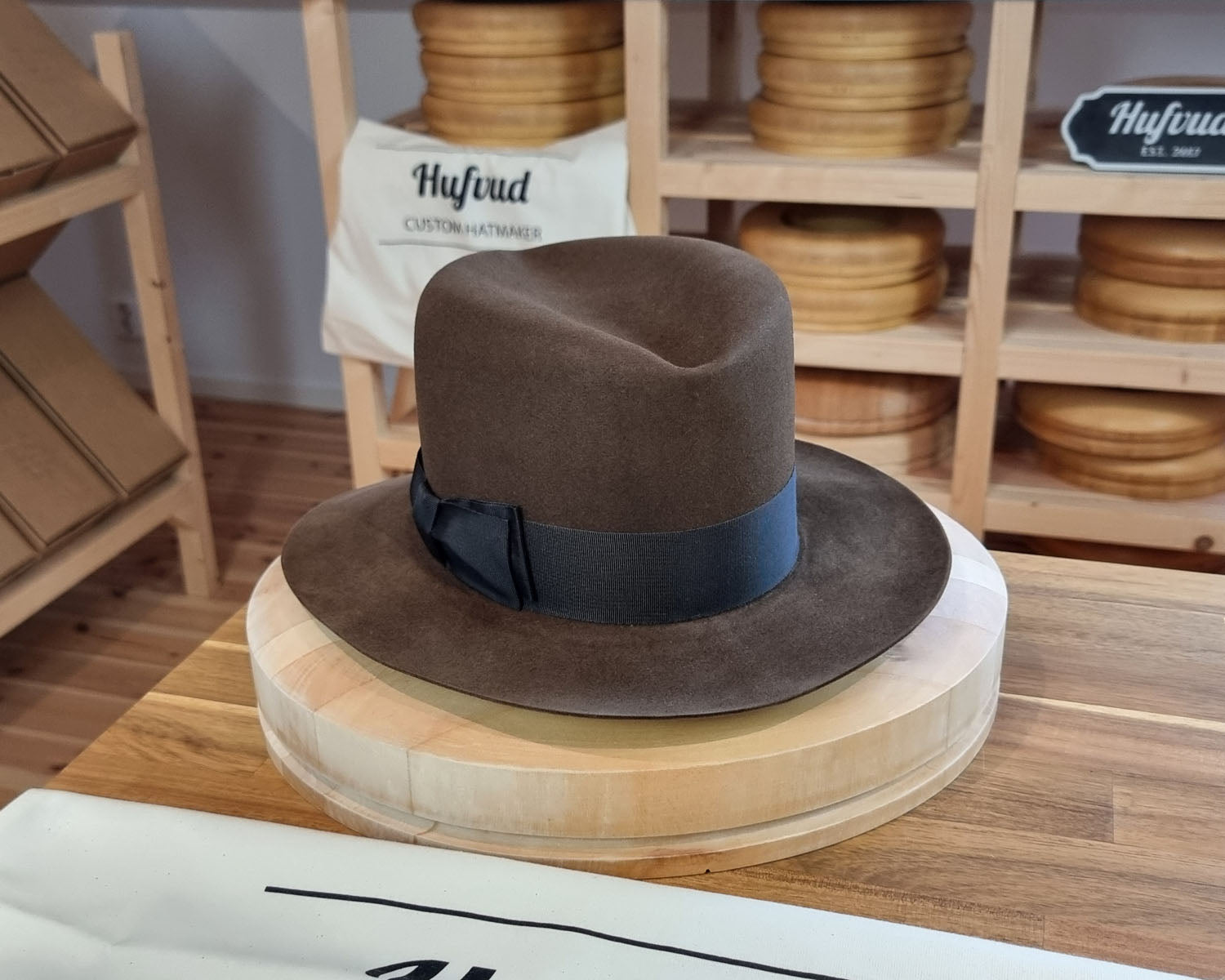 LEIFUR Lucky FEDORA | BEAVER HUNDRED | SABLE BROWN COLOR | SIZE 57, US 7 1/8 - Hufvud