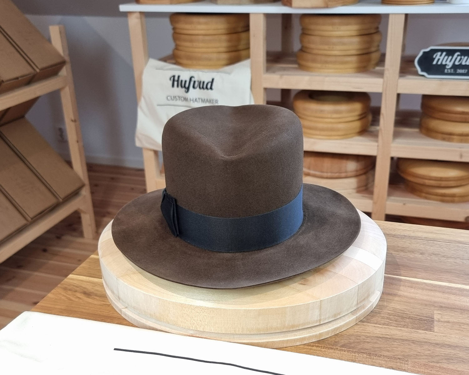 LEIFUR Lucky FEDORA | BEAVER HUNDRED | SABLE BROWN COLOR | SIZE 57, US 7 1/8 - Hufvud