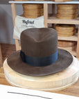 LEIFUR Lucky FEDORA | BEAVER HUNDRED | SABLE BROWN COLOR | SIZE 57, US 7 1/8 - Hufvud