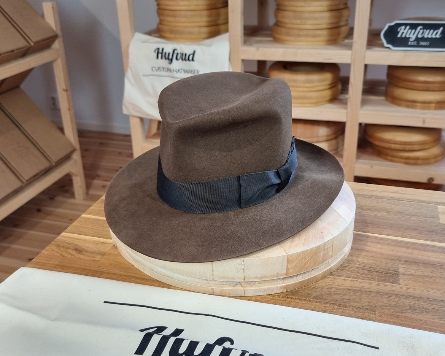 LEIFUR Lucky FEDORA | BEAVER HUNDRED | SABLE BROWN COLOR | SIZE 57, US 7 1/8 - Hufvud
