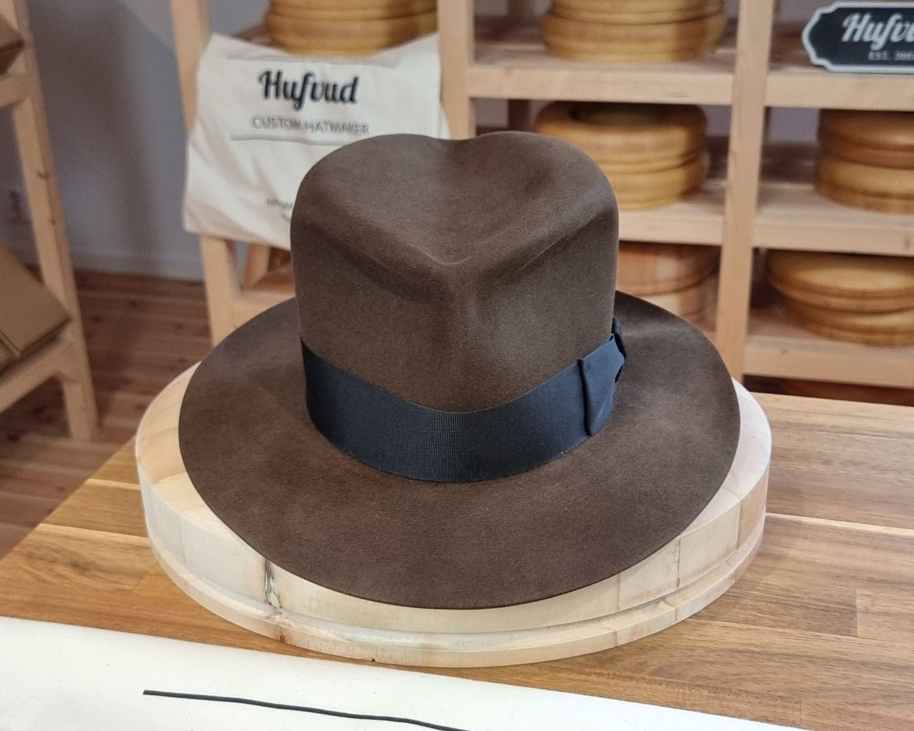 LEIFUR Lucky FEDORA | BEAVER HUNDRED | SABLE BROWN COLOR | SIZE 57, US 7 1/8 - Hufvud