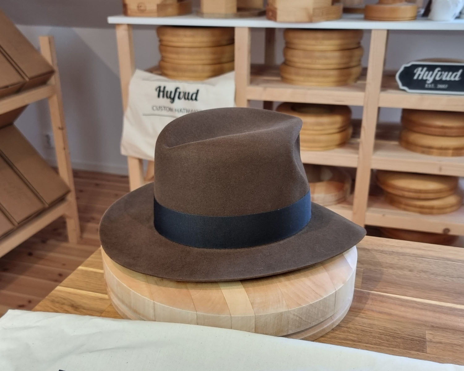 LEIFUR Lucky FEDORA | BEAVER HUNDRED | SABLE BROWN COLOR | SIZE 58, US 7 1/4 - Hufvud