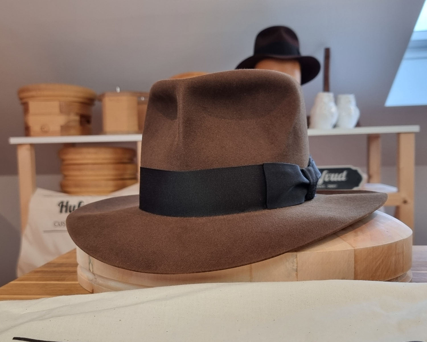 LEIFUR Lucky FEDORA | BEAVER HUNDRED | SABLE BROWN COLOR | SIZE 58, US 7 1/4 - Hufvud