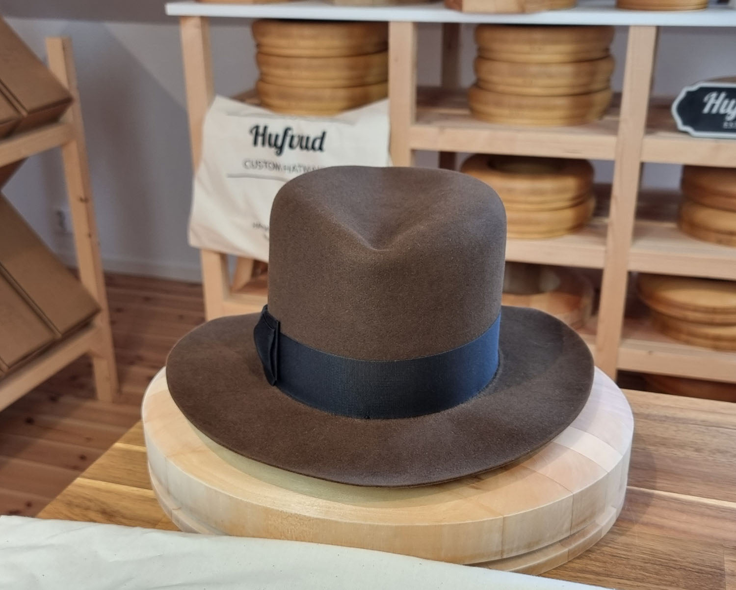 LEIFUR Lucky FEDORA | BEAVER HUNDRED | SABLE BROWN COLOR | SIZE 58, US 7 1/4 - Hufvud