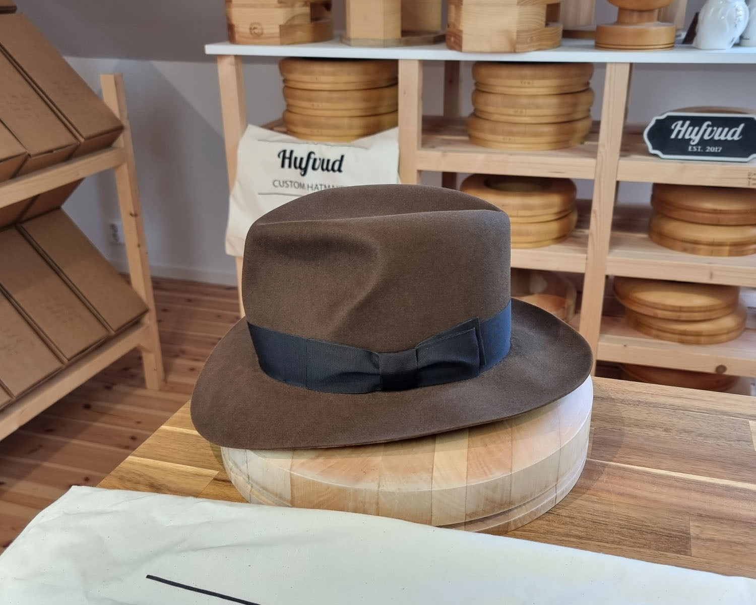LEIFUR Lucky FEDORA | BEAVER HUNDRED | SABLE BROWN COLOR | SIZE 58, US 7 1/4 - Hufvud