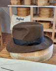 LEIFUR Lucky FEDORA | BEAVER HUNDRED | SABLE BROWN COLOR | SIZE 58, US 7 1/4 - Hufvud
