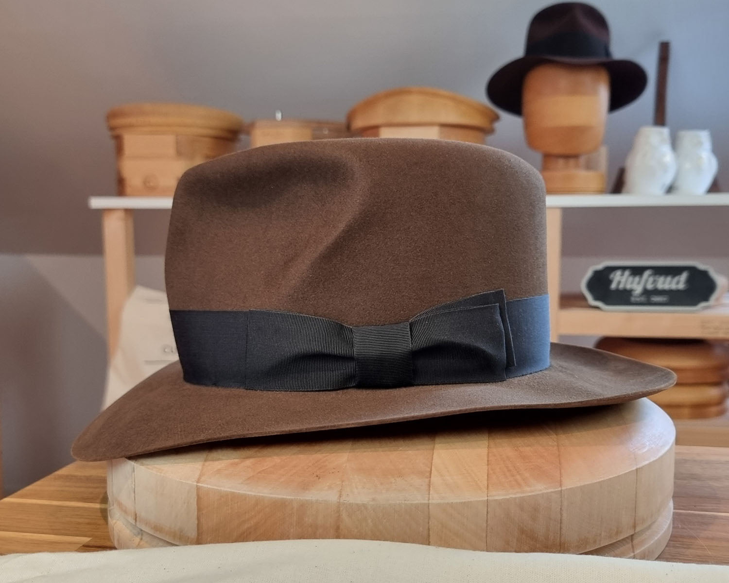 LEIFUR Lucky FEDORA | BEAVER HUNDRED | SABLE BROWN COLOR | SIZE 58, US 7 1/4 - Hufvud