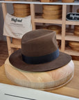 LEIFUR Lucky FEDORA | RABBIT & HARE DELUXE BLEND FELT | SABLE BROWN COLOR | SIZE 57, US 7 1/8 - Hufvud