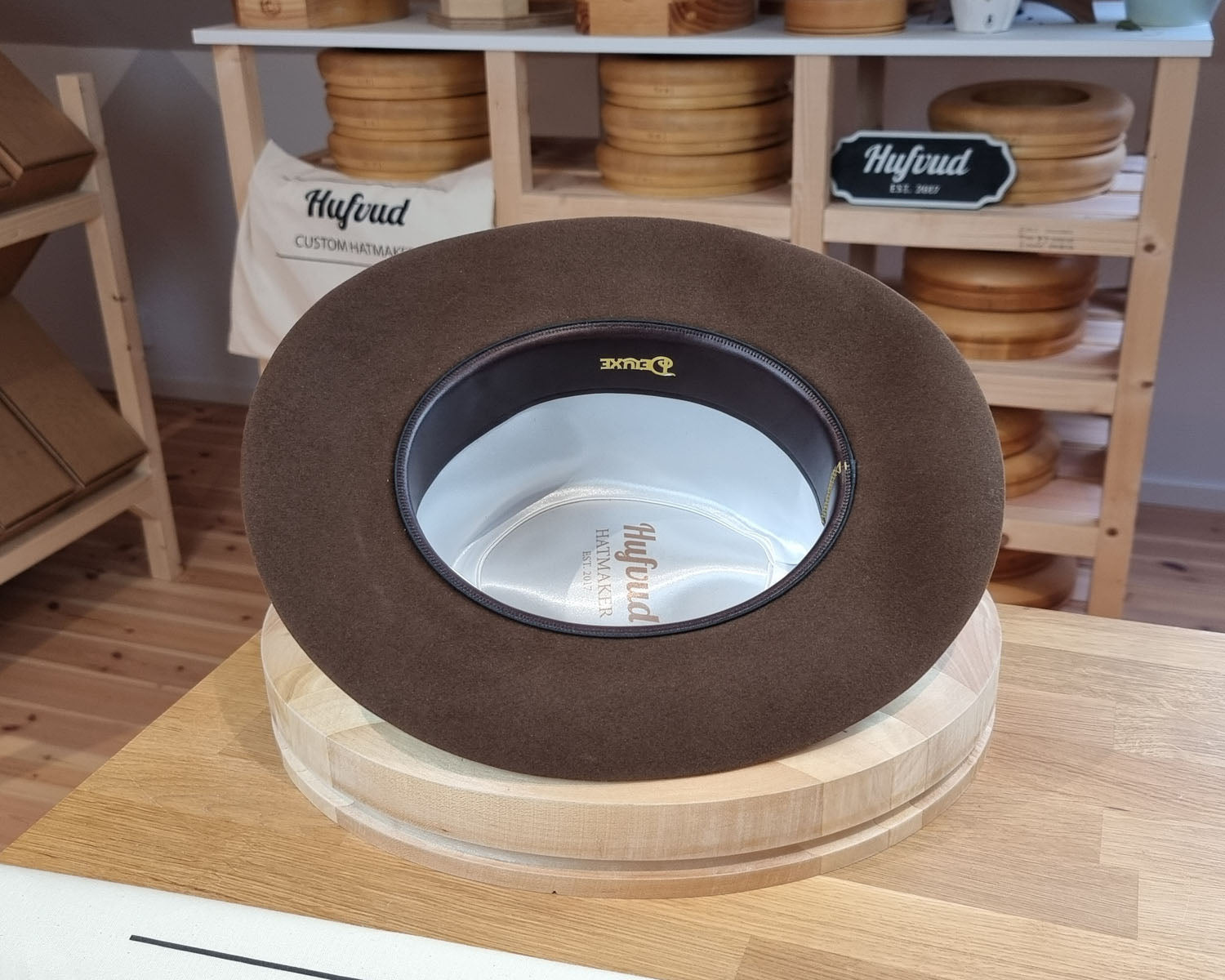 LEIFUR Lucky FEDORA | RABBIT &amp; HARE DELUXE BLEND FELT | SABLE BROWN COLOR | SIZE 58, US 7 1/4 - Hufvud