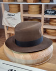 LEIFUR Lucky FEDORA | RABBIT & HARE DELUXE BLEND FELT | SABLE BROWN COLOR | SIZE 58, US 7 1/4 - Hufvud