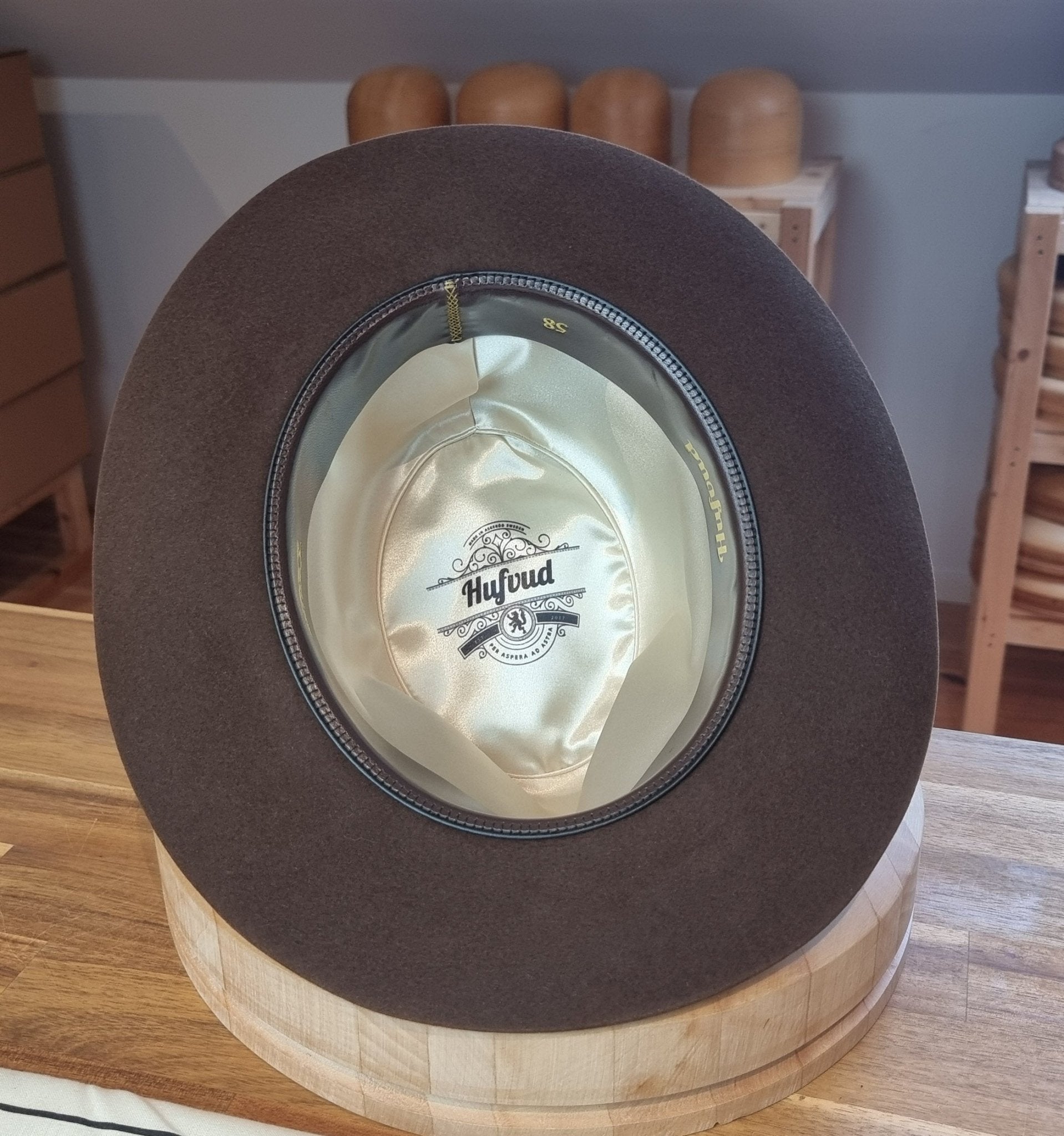 LEIFUR Raven Crown FEDORA | RABBIT &amp; HARE DELUXE BLEND | MULTIPLE SIZE AVAILABLE - Hufvud