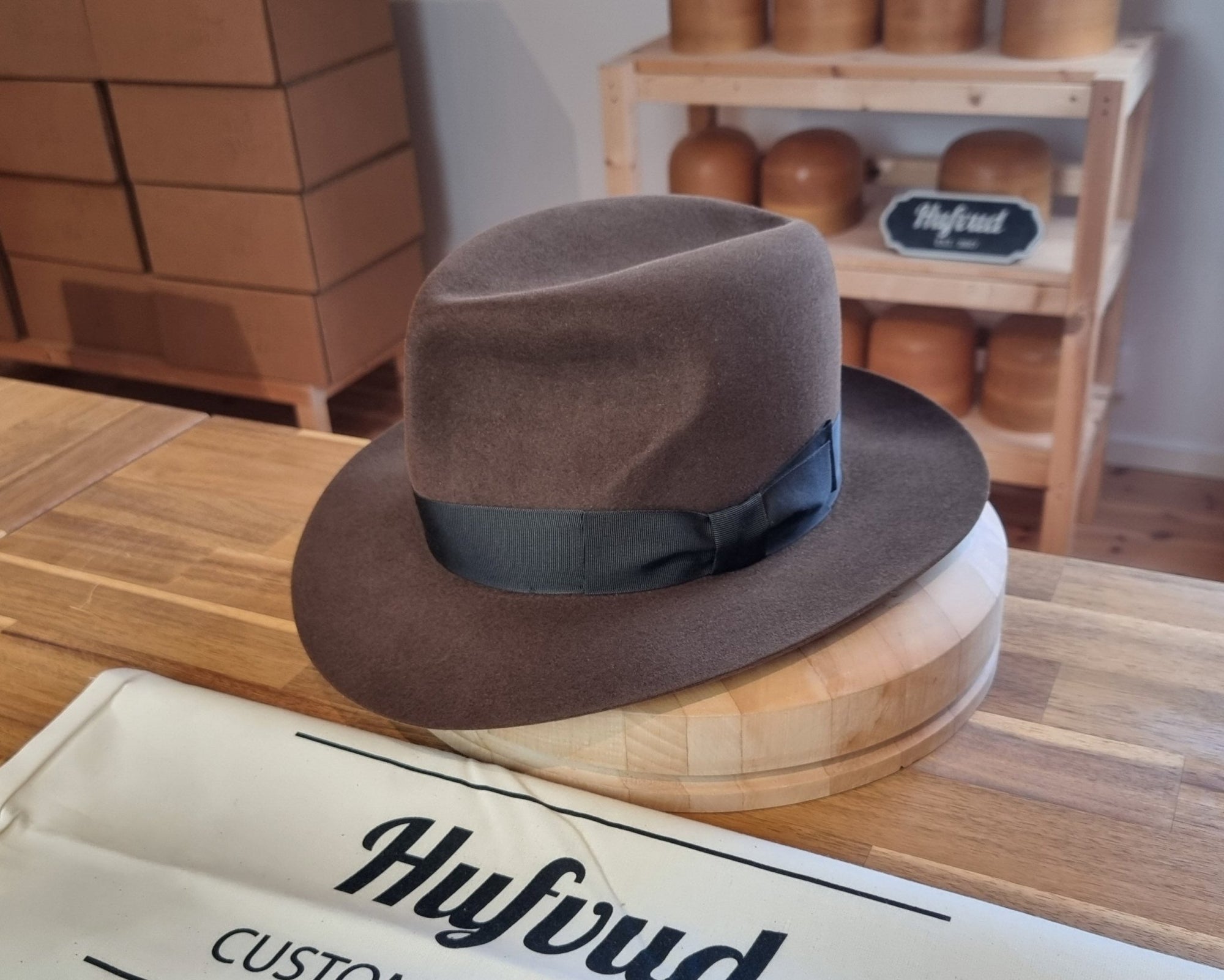 LEIFUR Raven Crown FEDORA | RABBIT &amp; HARE DELUXE BLEND | MULTIPLE SIZE AVAILABLE - Hufvud