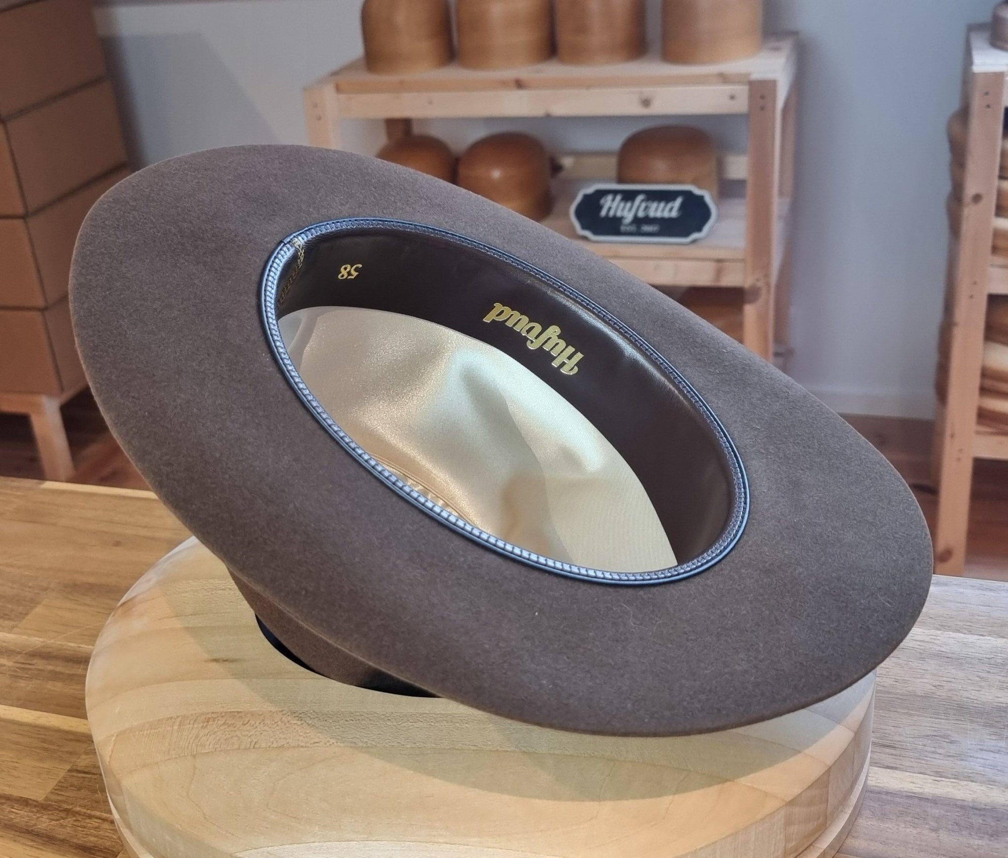 LEIFUR Raven Crown FEDORA | RABBIT &amp; HARE DELUXE BLEND | MULTIPLE SIZE AVAILABLE - Hufvud