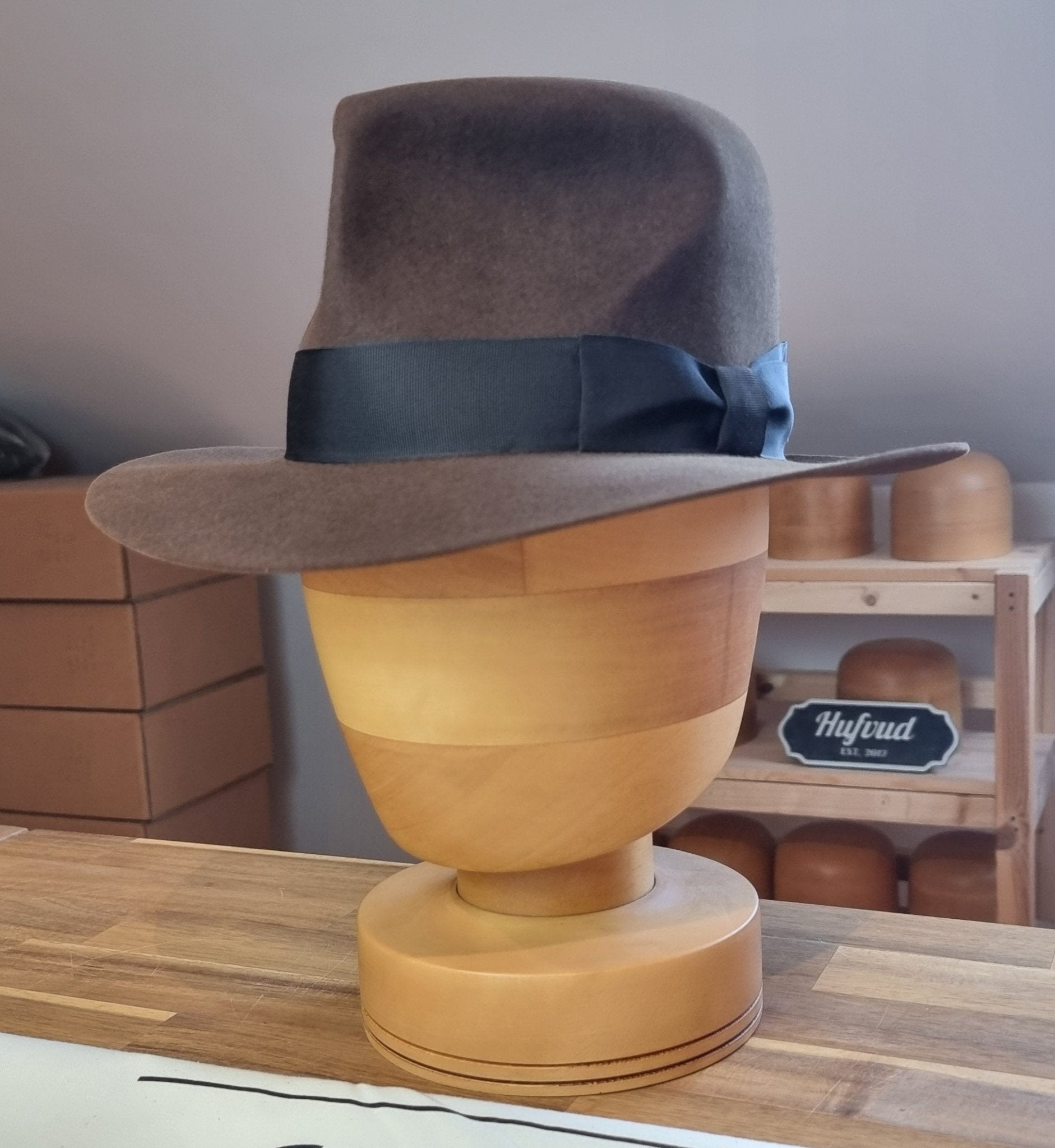 LEIFUR Raven Crown FEDORA | RABBIT &amp; HARE DELUXE BLEND | MULTIPLE SIZE AVAILABLE - Hufvud