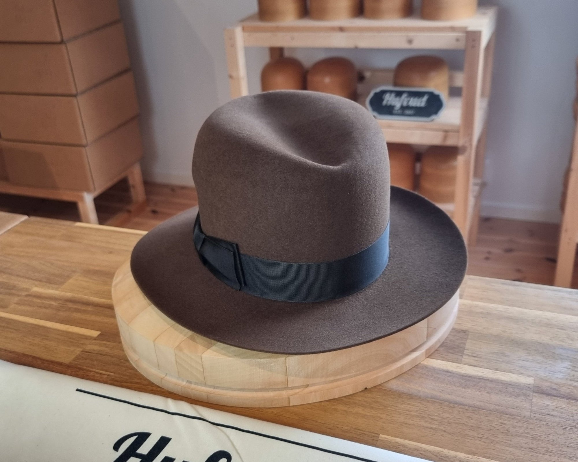 LEIFUR Raven Crown FEDORA | RABBIT &amp; HARE DELUXE BLEND | MULTIPLE SIZE AVAILABLE - Hufvud