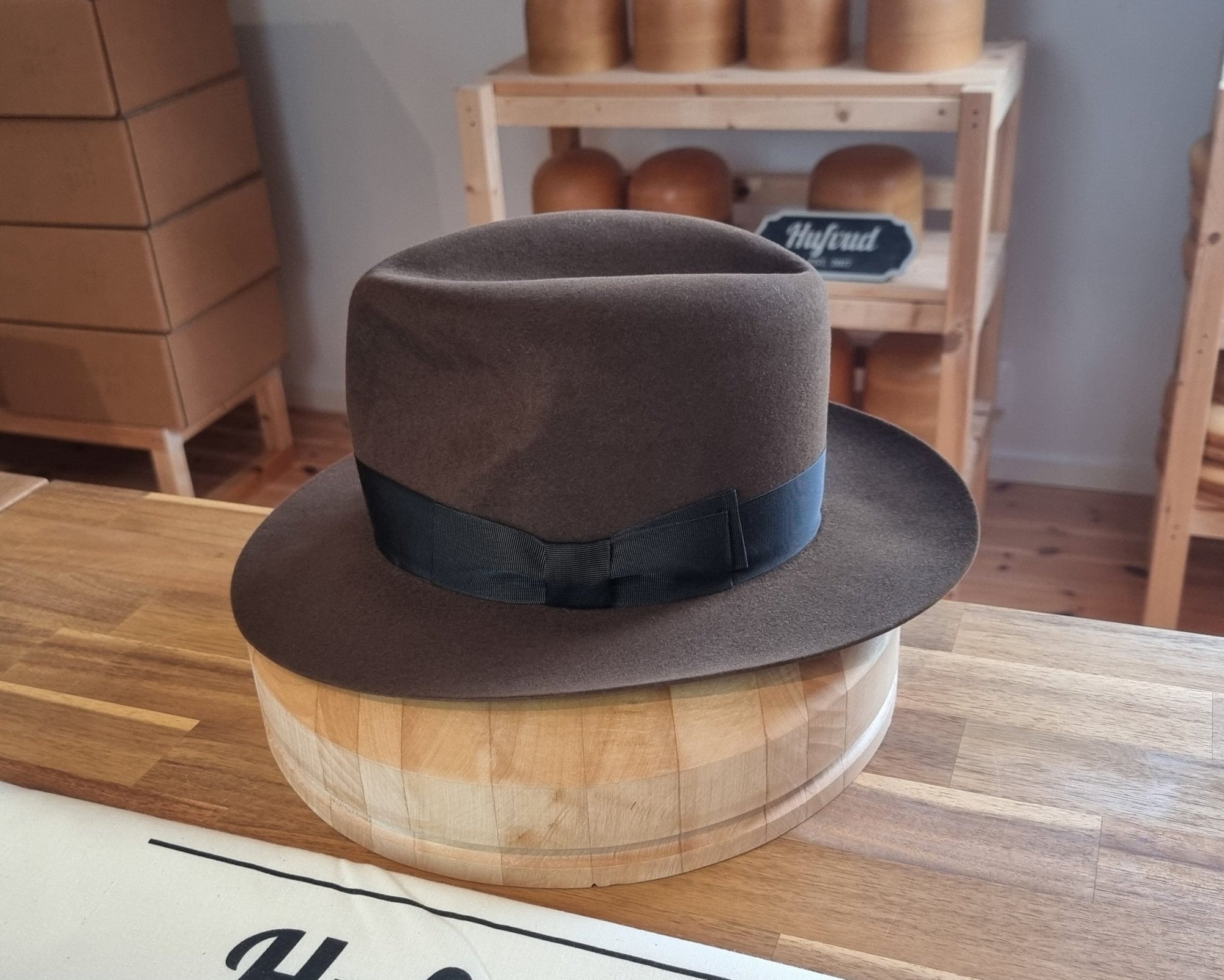 LEIFUR Raven Crown FEDORA | RABBIT &amp; HARE DELUXE BLEND | MULTIPLE SIZE AVAILABLE - Hufvud