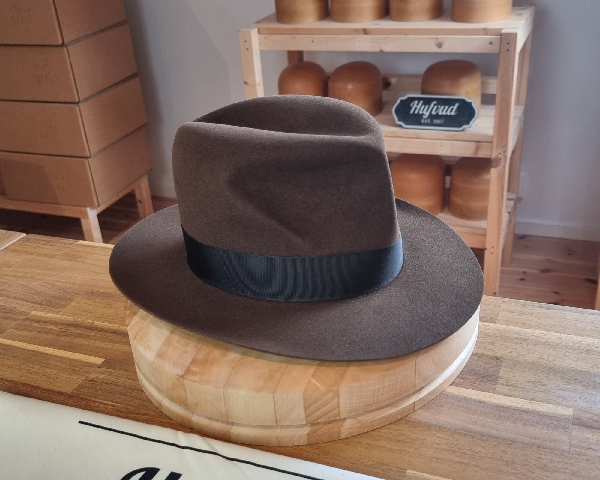 LEIFUR Raven Crown FEDORA | RABBIT &amp; HARE DELUXE BLEND | MULTIPLE SIZE AVAILABLE - Hufvud