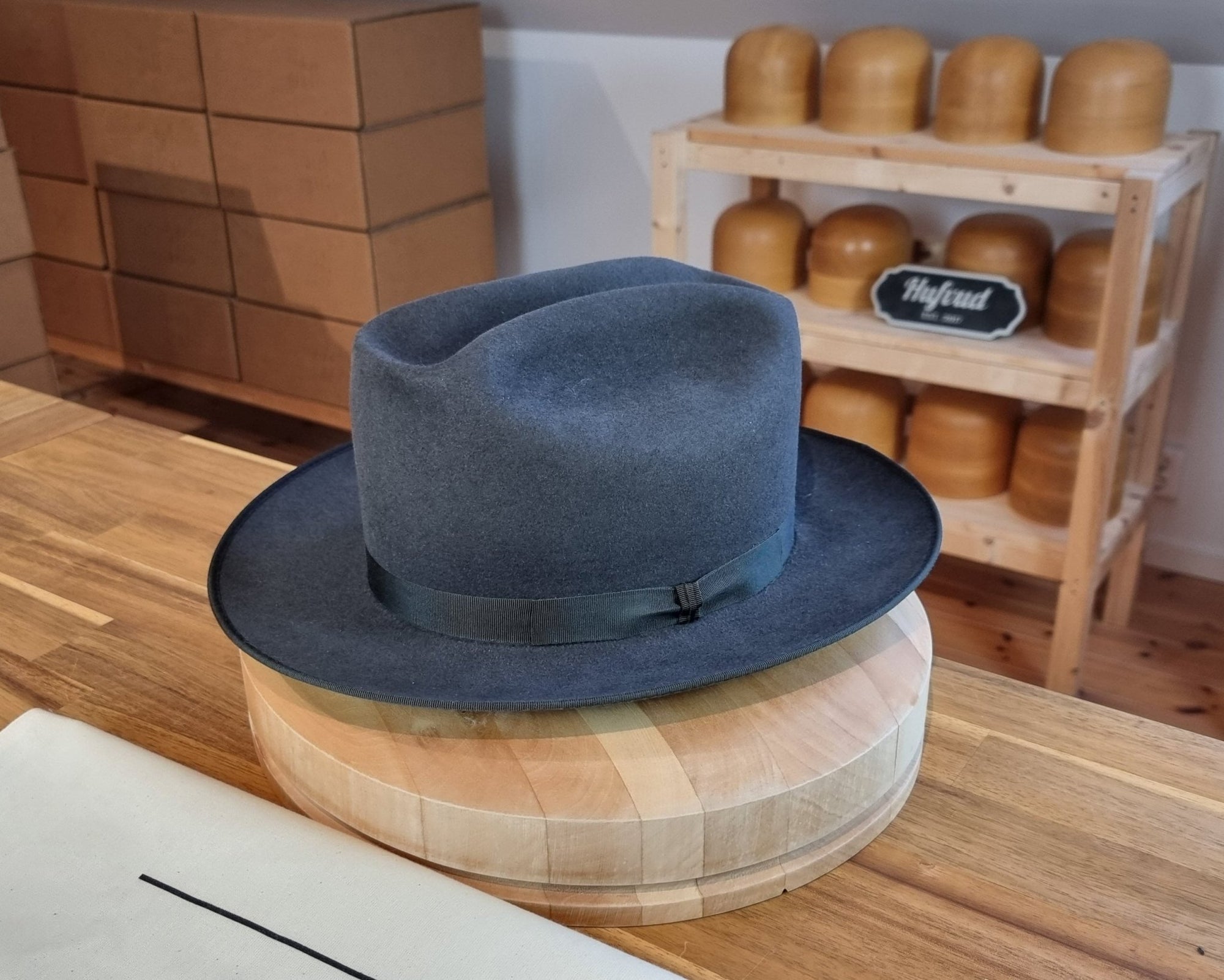 ODIN | BEAVER TWENTY | CHARCOAL COLOR | WESTERN WEIGHT | SIZE 58, US 7 1/4 - Hufvud