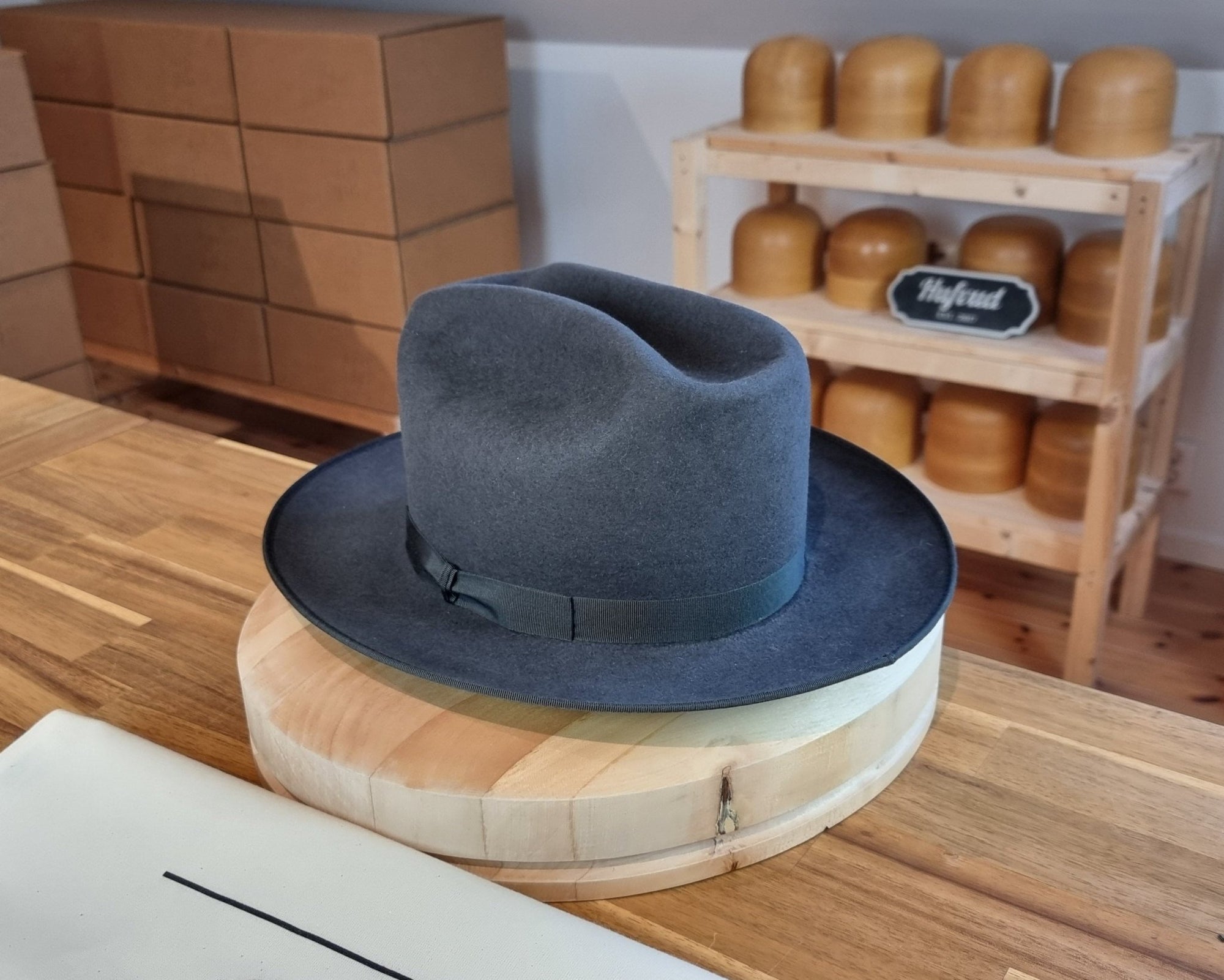 ODIN | BEAVER TWENTY | CHARCOAL COLOR | WESTERN WEIGHT | SIZE 58, US 7 1/4 - Hufvud