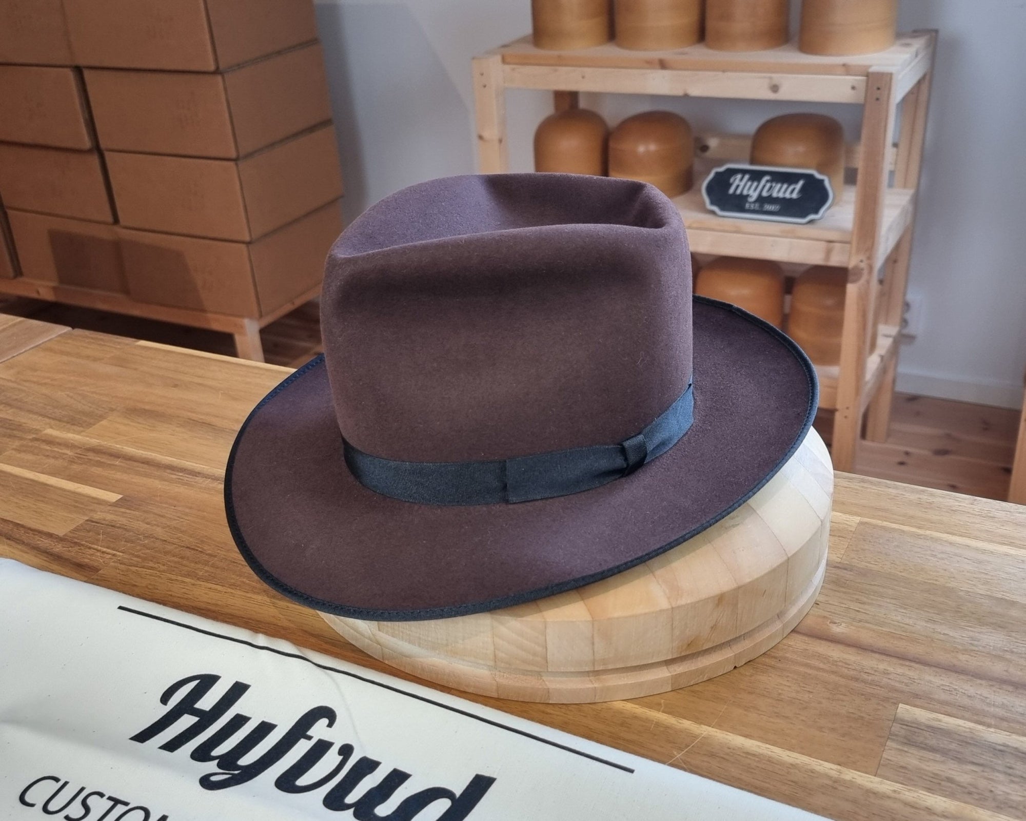 PLAYBOY FEDORA | BEAVER HUNDRED | HERITAGE WEAVE HATBAND | MULTIPLE SIZES AVAILABLE - Hufvud