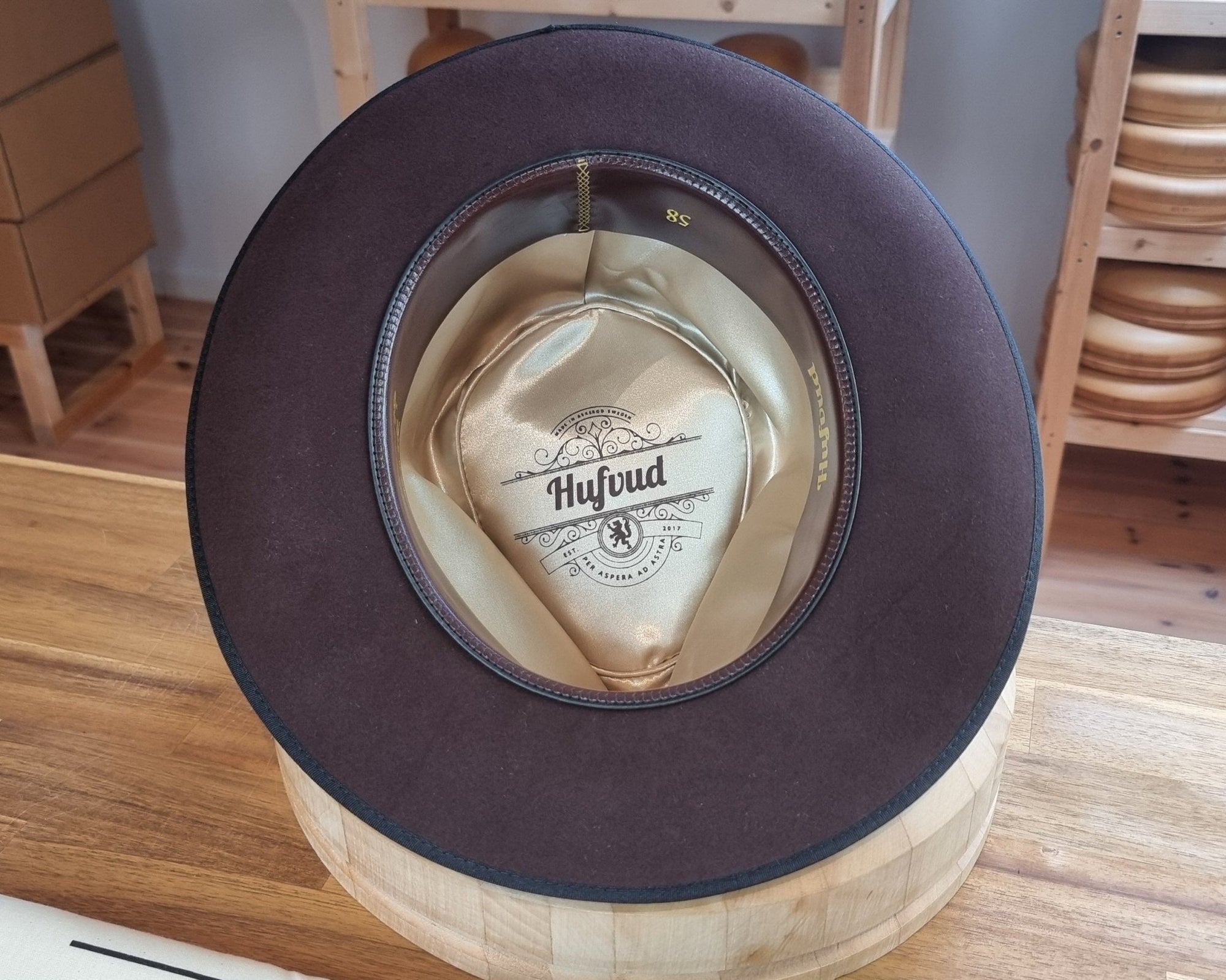 PLAYBOY FEDORA | BEAVER HUNDRED | HERITAGE WEAVE HATBAND | MULTIPLE SIZES AVAILABLE - Hufvud