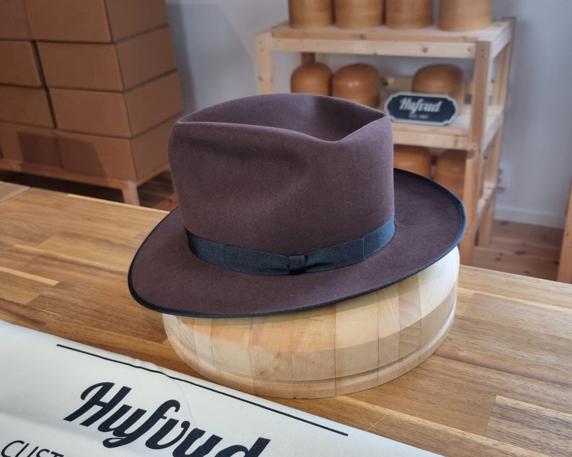 PLAYBOY FEDORA | BEAVER HUNDRED | HERITAGE WEAVE HATBAND | MULTIPLE SIZES AVAILABLE - Hufvud