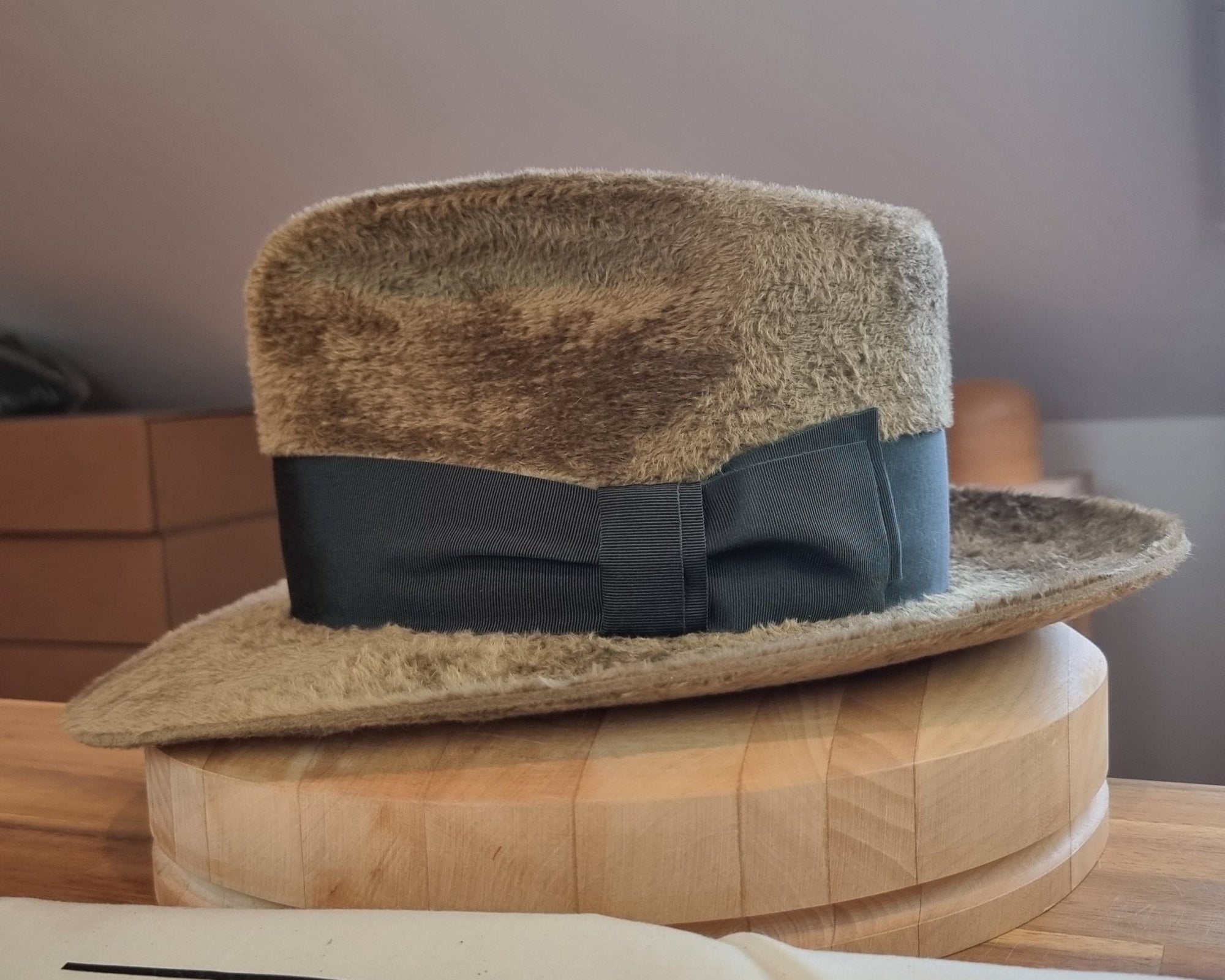 RAGNAR FEDORA | 100% HARE | FAWN COLOR | VELOUR FINISH | SIZE 60, US 7 1/2 - Hufvud