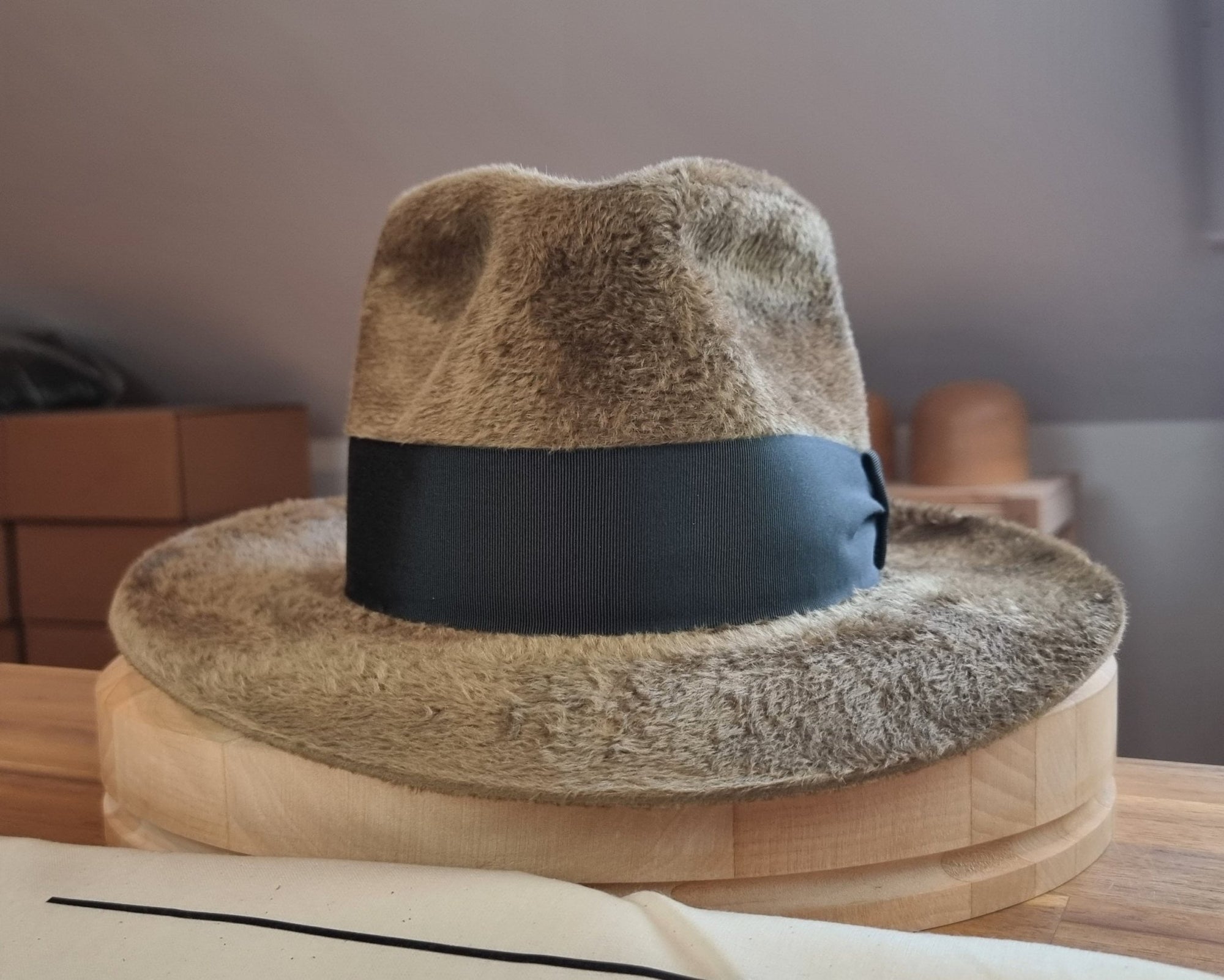RAGNAR FEDORA | 100% HARE | FAWN COLOR | VELOUR FINISH | SIZE 60, US 7 1/2 - Hufvud
