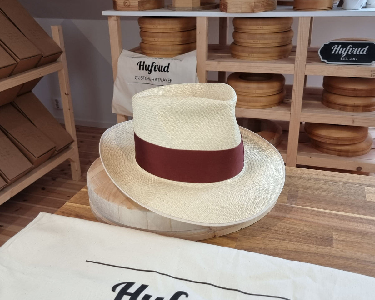 RAGNAR FEDORA | HAND WOVEN ECUADORIAN STRAW | NATURAL COLOR | CUENCA GRADE EIGHT | SIZE 58, US 7 1/4 - Hufvud