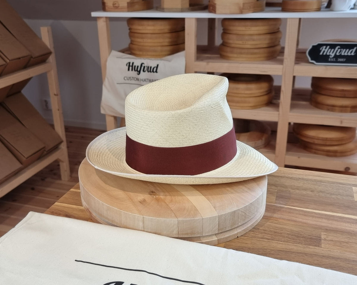 RAGNAR FEDORA | HAND WOVEN ECUADORIAN STRAW | NATURAL COLOR | CUENCA GRADE EIGHT | SIZE 58, US 7 1/4 - Hufvud