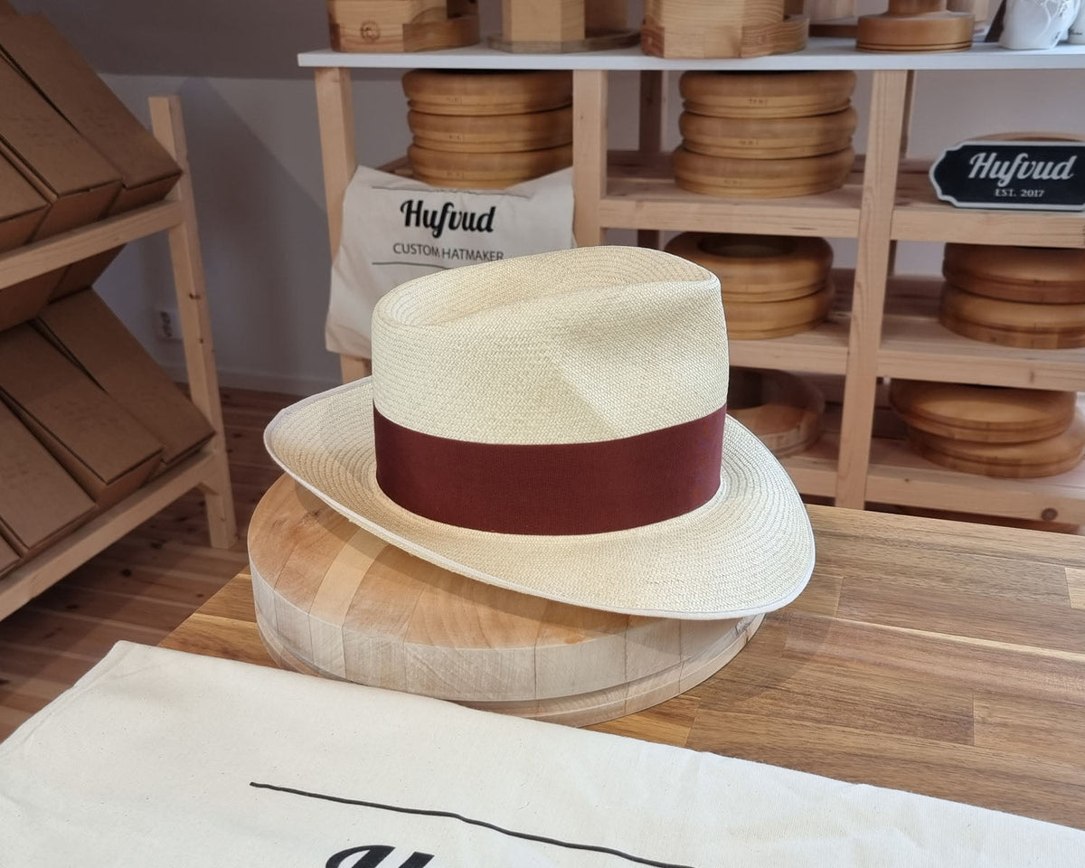 RAGNAR FEDORA | HAND WOVEN ECUADORIAN STRAW | NATURAL COLOR | CUENCA GRADE EIGHT | SIZE 58, US 7 1/4 - Hufvud