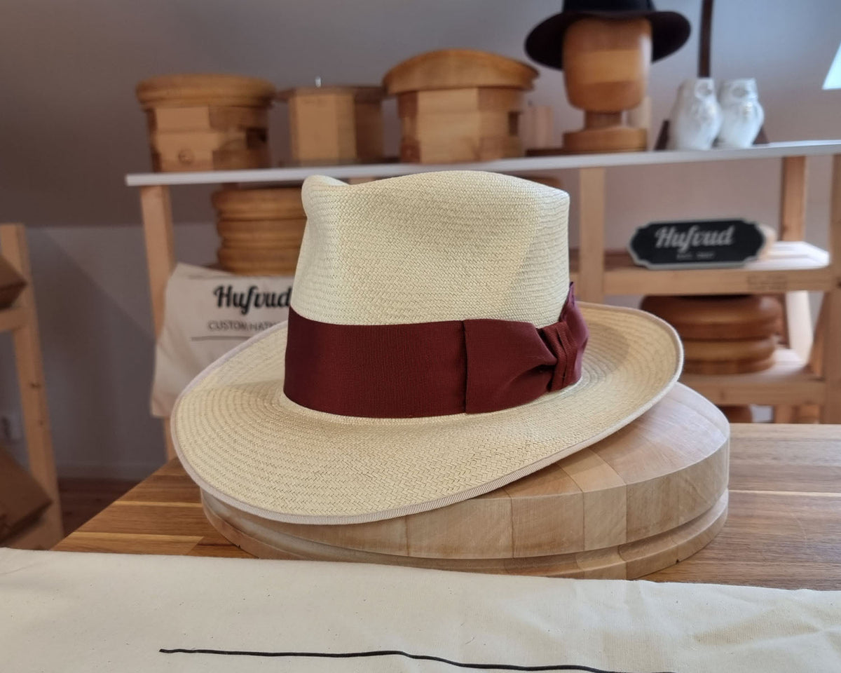 RAGNAR FEDORA | HAND WOVEN ECUADORIAN STRAW | NATURAL COLOR | CUENCA GRADE EIGHT | SIZE 58, US 7 1/4 - Hufvud