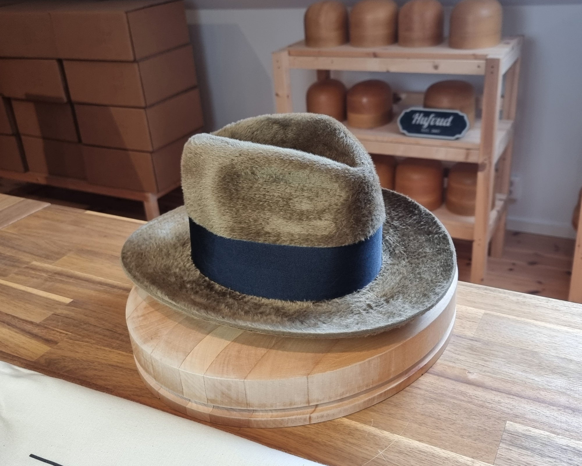 CAGNEY FEDORA | 100% HARE | FAWN COLOR | VELOUR FINISH | SIZE 58, US 7 1/4