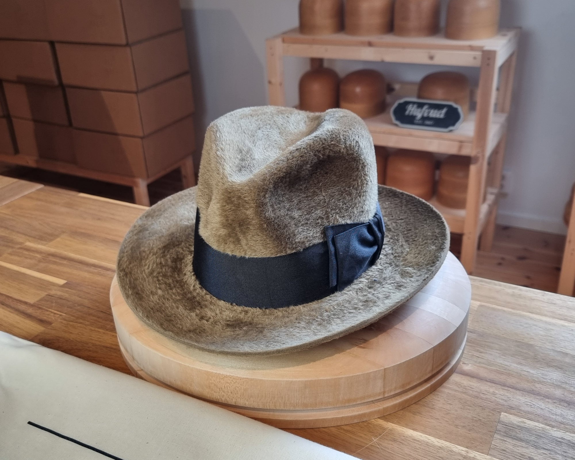 CAGNEY FEDORA | 100% HARE | FAWN COLOR | VELOUR FINISH | SIZE 58, US 7 1/4
