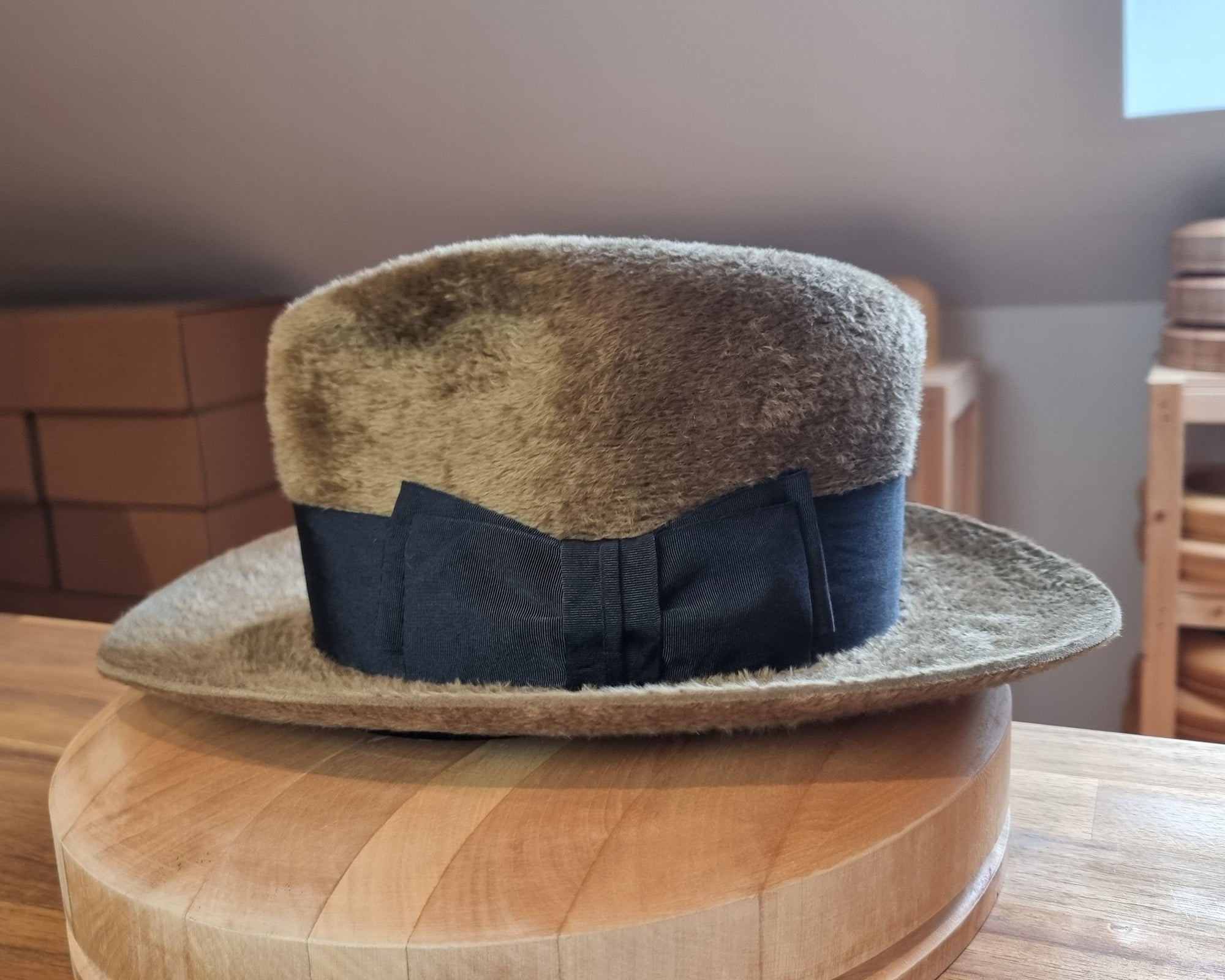 CAGNEY FEDORA | 100% HARE | FAWN COLOR | VELOUR FINISH | SIZE 58, US 7 1/4