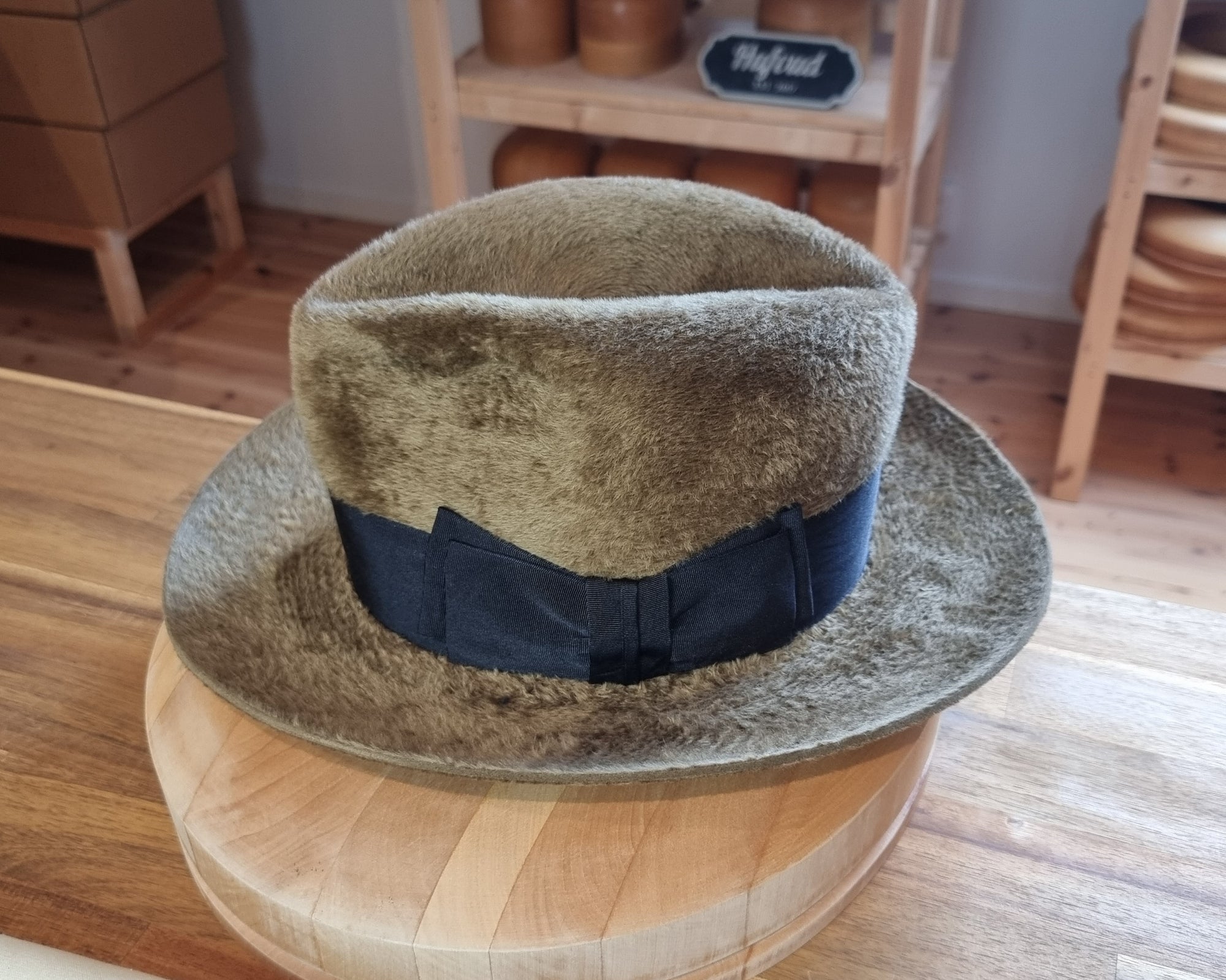 CAGNEY FEDORA | 100% HARE | FAWN COLOR | VELOUR FINISH | SIZE 58, US 7 1/4