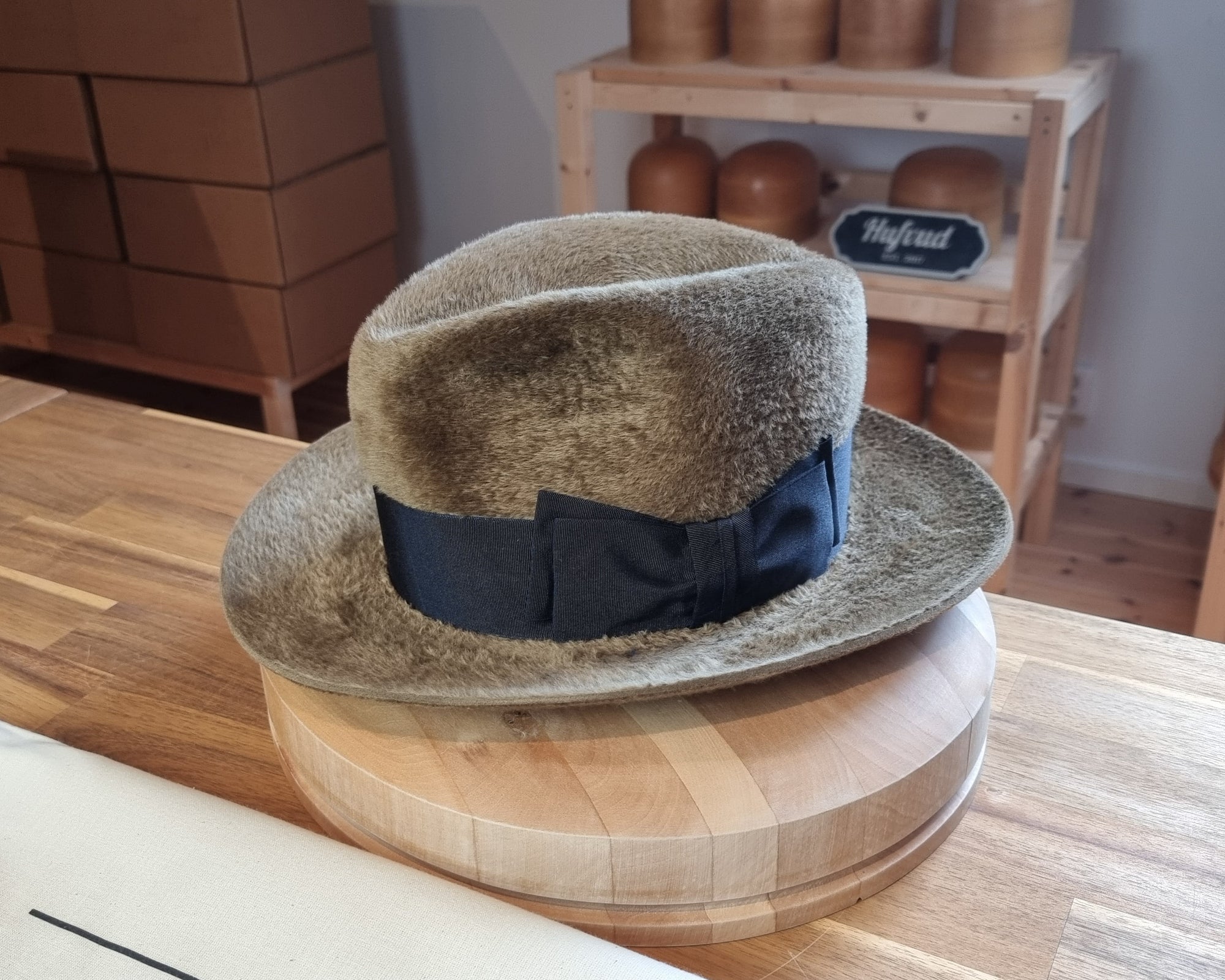 CAGNEY FEDORA | 100% HARE | FAWN COLOR | VELOUR FINISH | SIZE 58, US 7 1/4