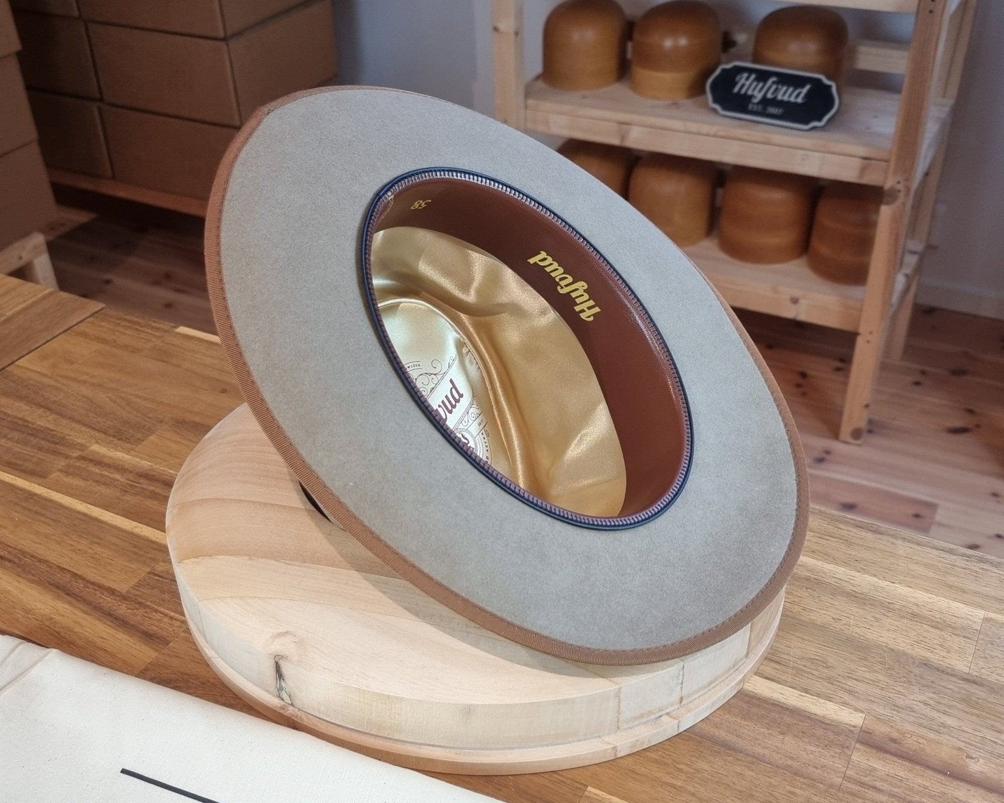 WHIPPET FEDORA | BEAVER FIFTY | FAWN COLOR | MULTIPLE SIZES AVAILABLE - Hufvud