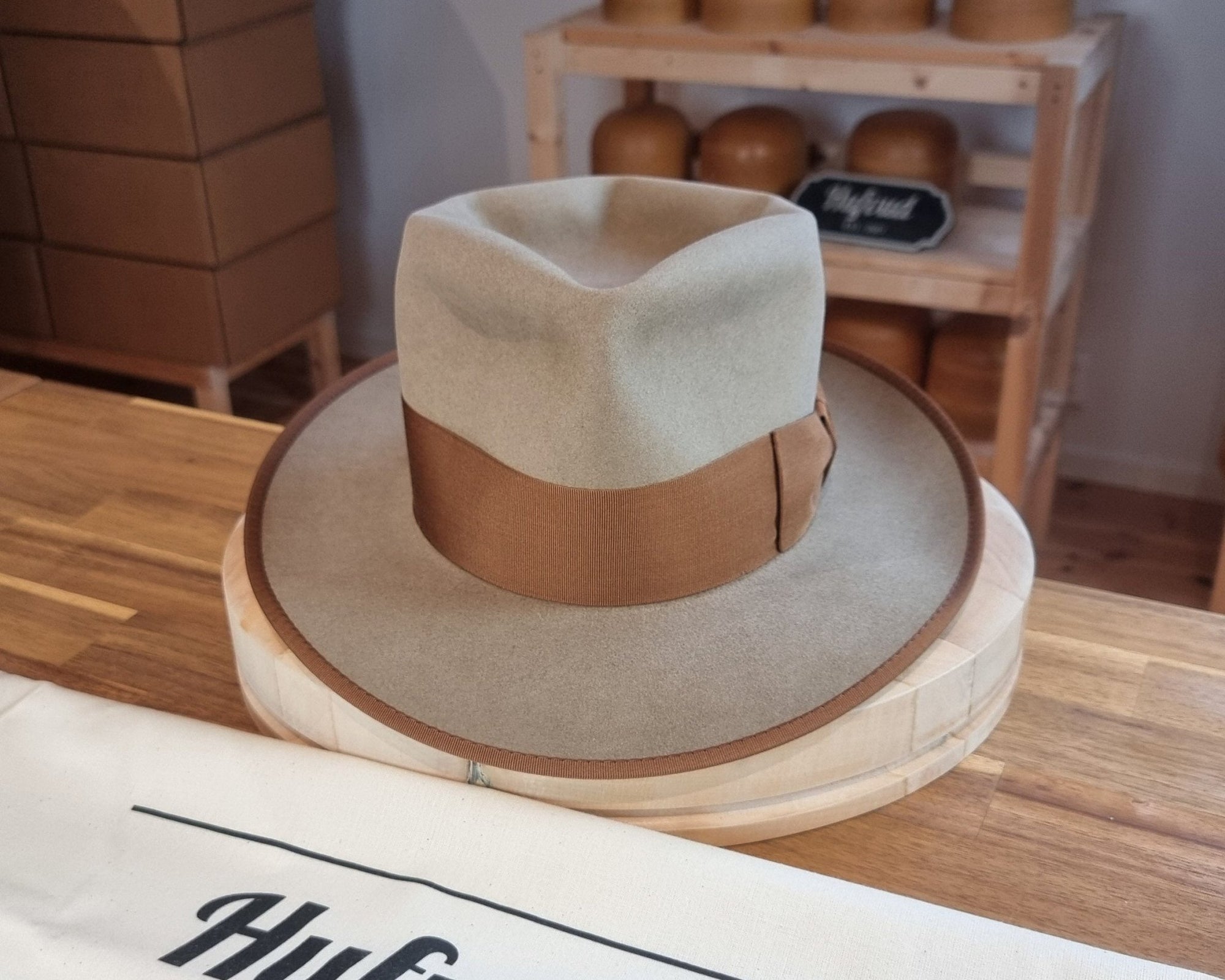 WHIPPET FEDORA | BEAVER FIFTY | FAWN COLOR | MULTIPLE SIZES AVAILABLE - Hufvud
