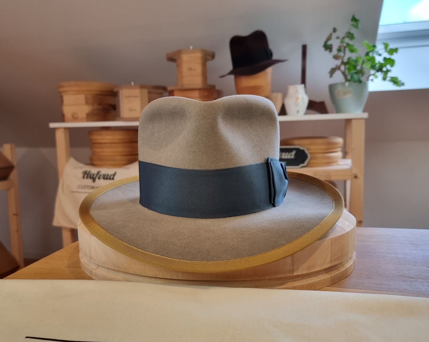 WHIPPET FEDORA | BEAVER FIFTY | STONE COLOR | SIZE 60, US 7 1/2 - Hufvud