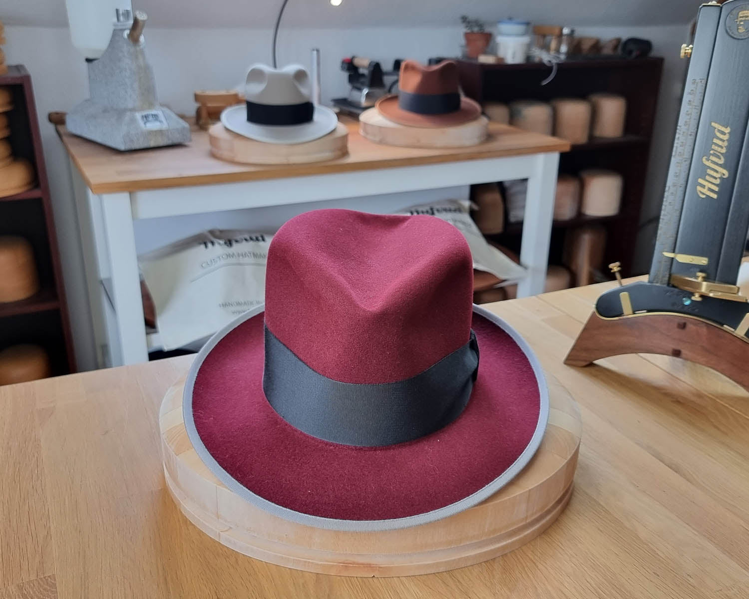 OLAV FEDORA | BURGUNDY | RABBIT &amp; HARE DELUXE BLEND | SIZE 59, US 7 3/8