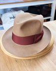 OLAV FEDORA | CAMEL | 50X BEAVER BLEND | SIZE 60, US 7 1/2