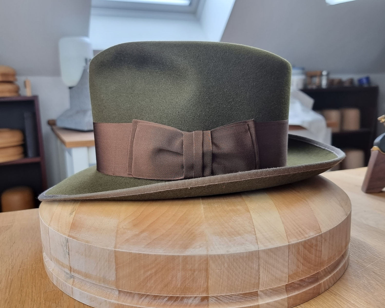 OLAV FEDORA | MOSS GREEN | RABBIT &amp; HARE DELUXE BLEND | SIZE 59, US 7 3/8