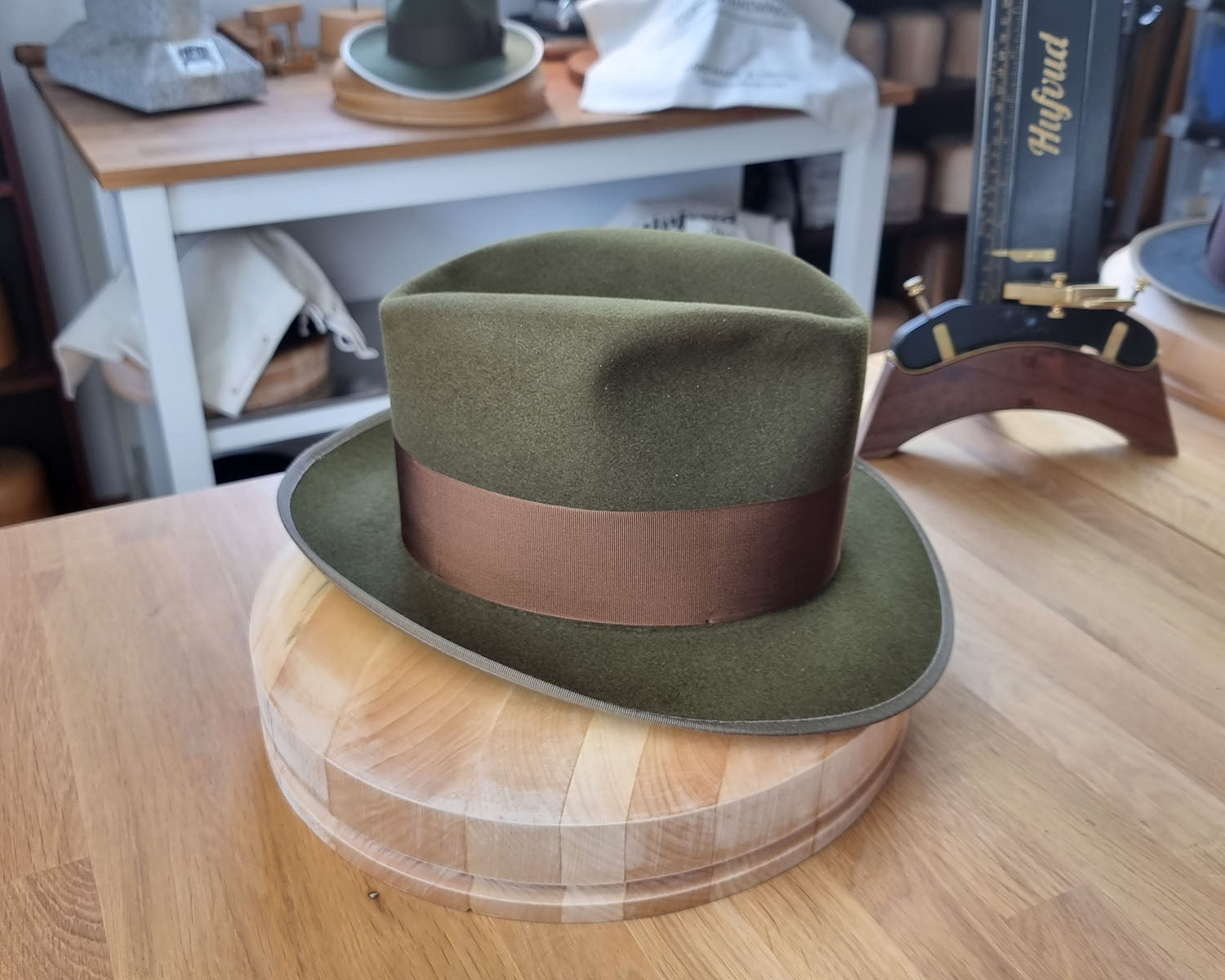 OLAV FEDORA | MOSS GREEN | RABBIT &amp; HARE DELUXE BLEND | SIZE 59, US 7 3/8
